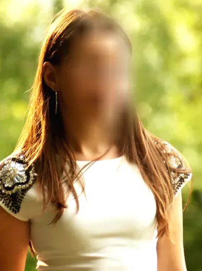 Alexandra, 35