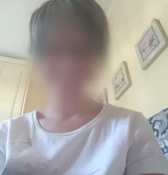 Alexandra, 34