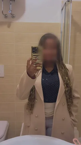 Antonia, 27