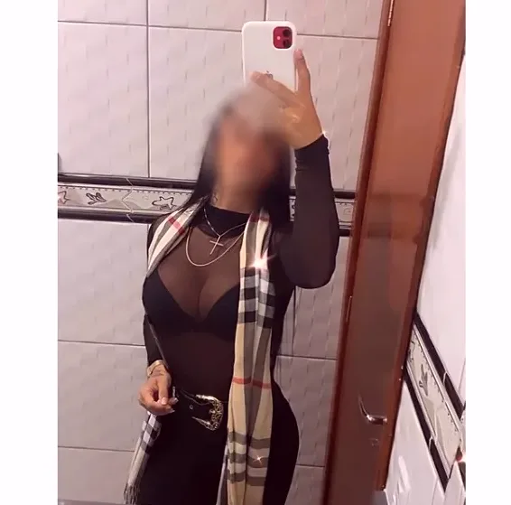 Bettina, 32
