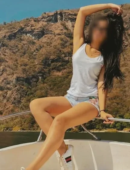Carina, 27