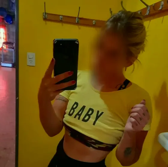 Elisa, 28