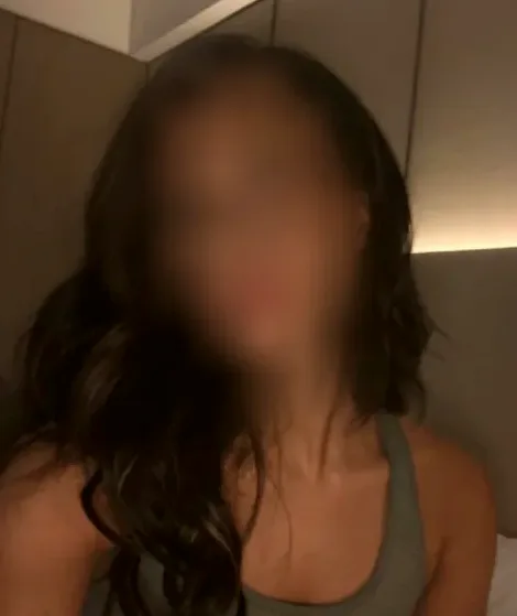Helena, 33