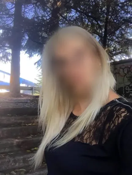 Ingrid, 32