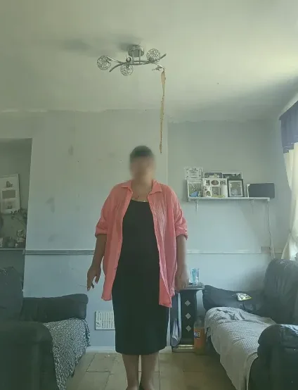 Manuela, 35