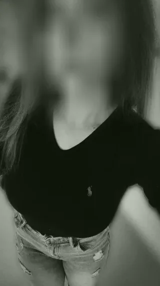 Mia, 26