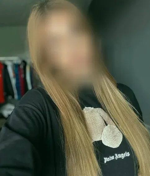 Nicole, 28
