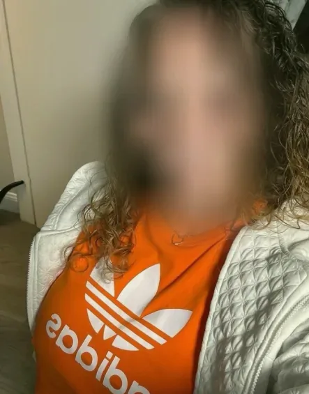 Nicole, 39