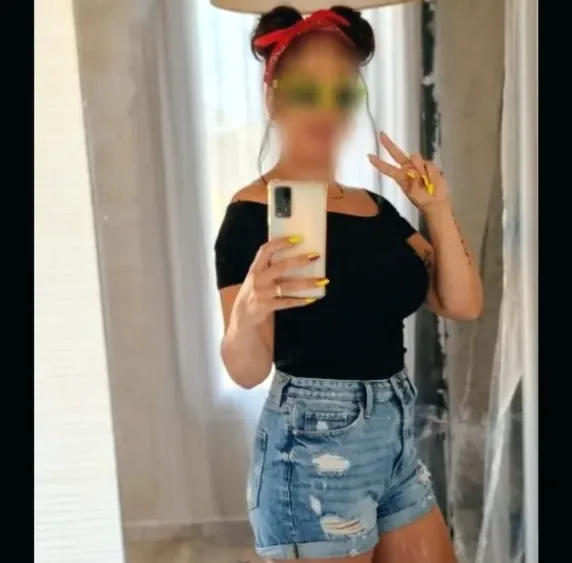 Sabine, 37