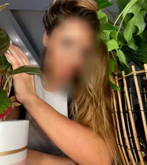 Sabine, 39