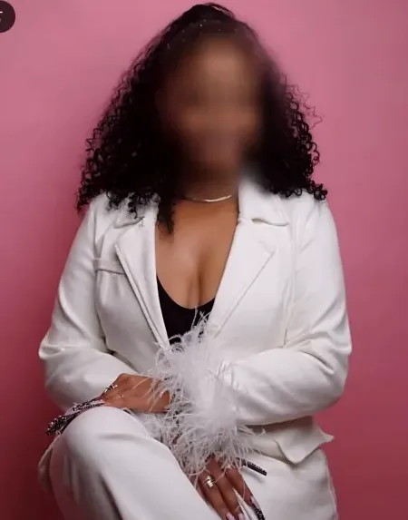 Selina, 39