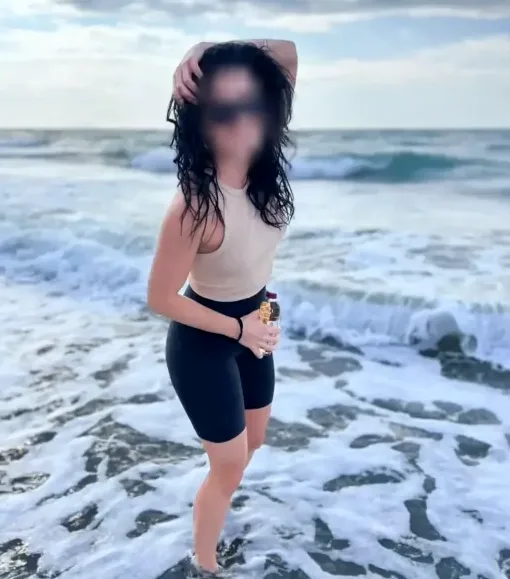 Yvonne, 31